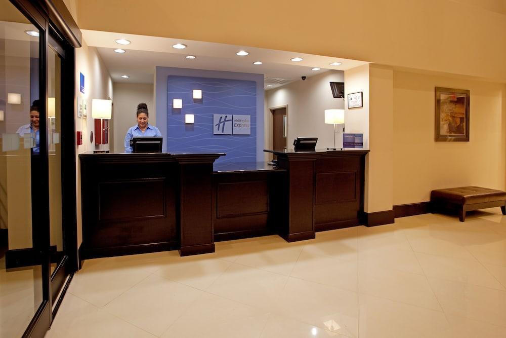 Holiday Inn Express Hotel & Suites Hope Mills-Fayetteville Airport By Ihg Экстерьер фото