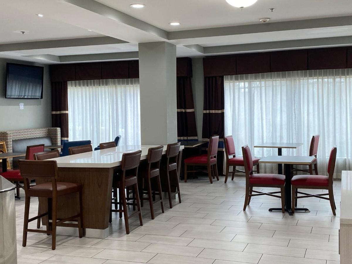 Holiday Inn Express Hotel & Suites Hope Mills-Fayetteville Airport, An Ihg Hotel Экстерьер фото