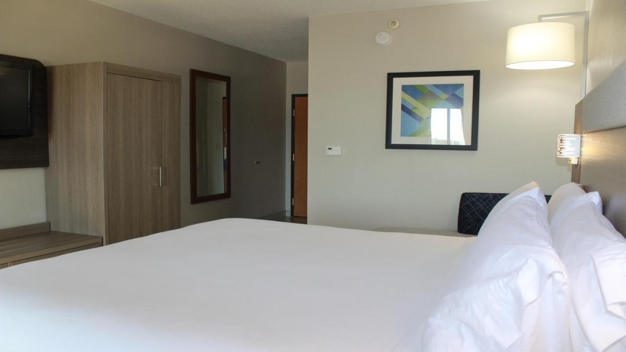Holiday Inn Express Hotel & Suites Hope Mills-Fayetteville Airport By Ihg Экстерьер фото
