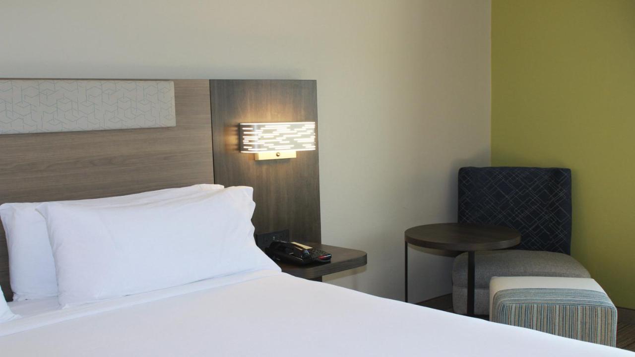 Holiday Inn Express Hotel & Suites Hope Mills-Fayetteville Airport, An Ihg Hotel Экстерьер фото