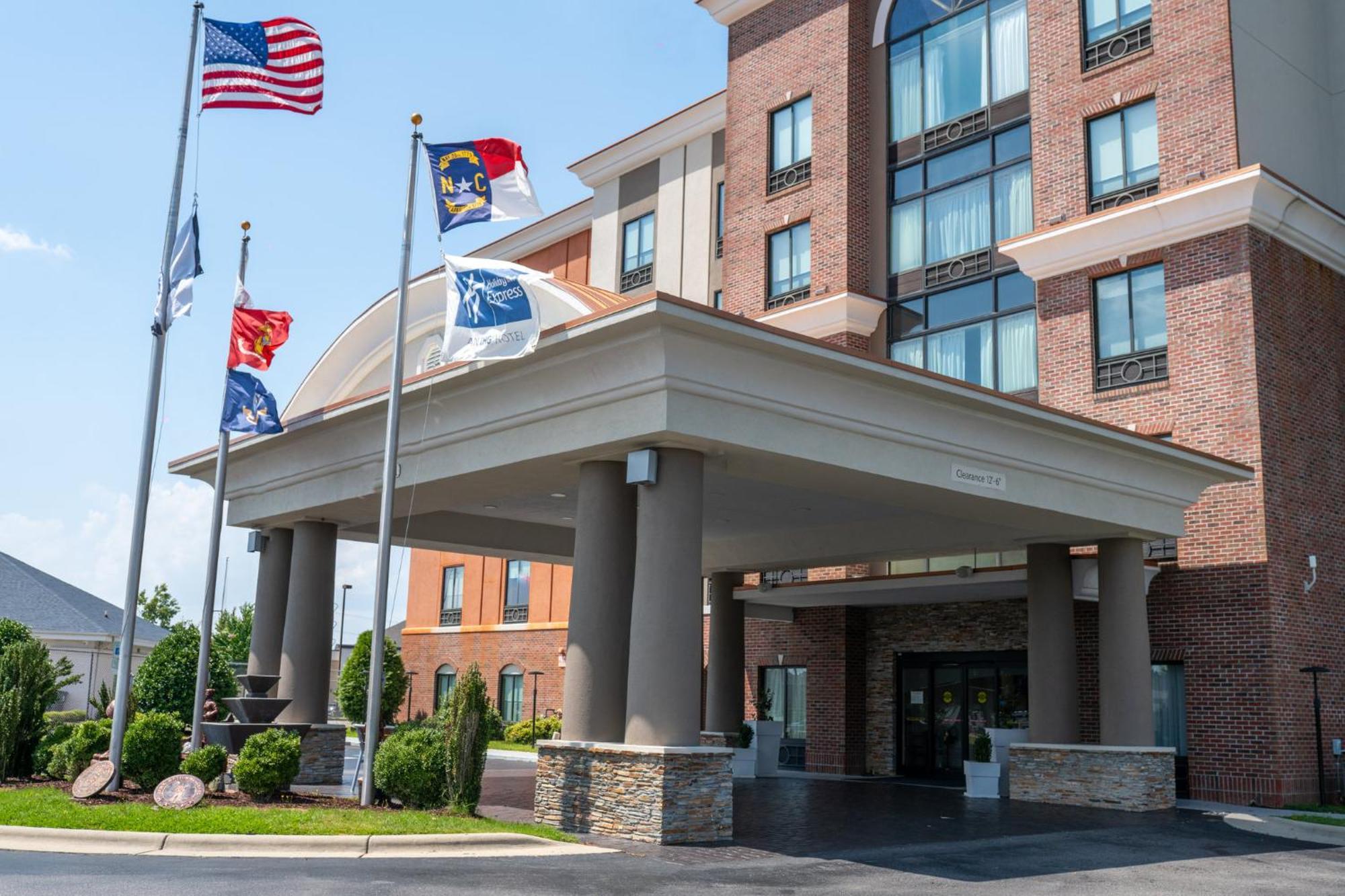 Holiday Inn Express Hotel & Suites Hope Mills-Fayetteville Airport, An Ihg Hotel Экстерьер фото